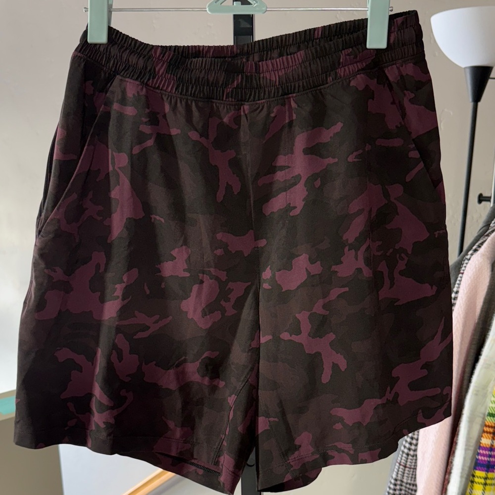 lululemon athletica Men’s Pace Breaker 7” Shorts - Dark Purple and Black